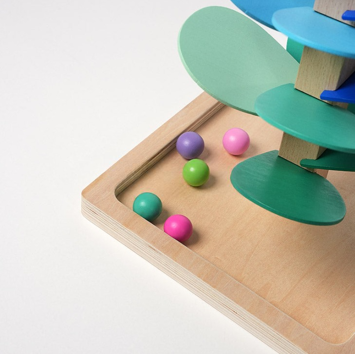 Arbre Arc-en-Ciel Montessori – L’éveil par les sons et les couleurs