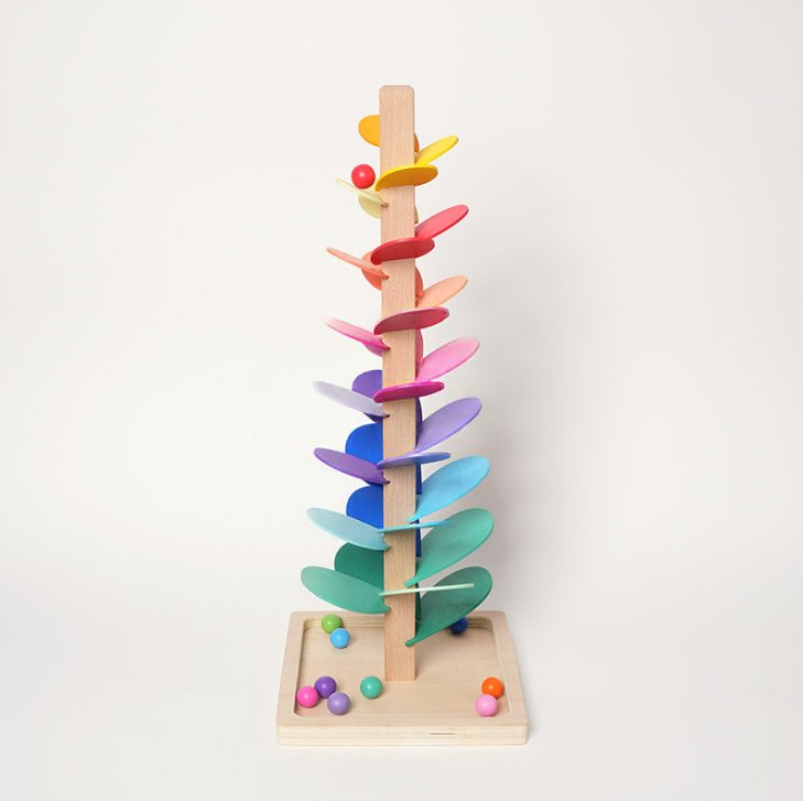 Arbre Arc-en-Ciel Montessori – L’éveil par les sons et les couleurs