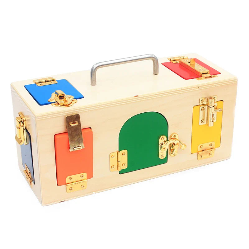 Boîte à Serrures Montessori : un jeu d’exploration pour les petites mains curieuses