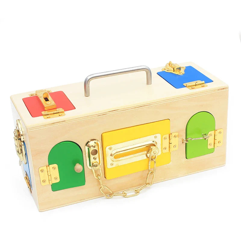 Boîte à Serrures Montessori : un jeu d’exploration pour les petites mains curieuses