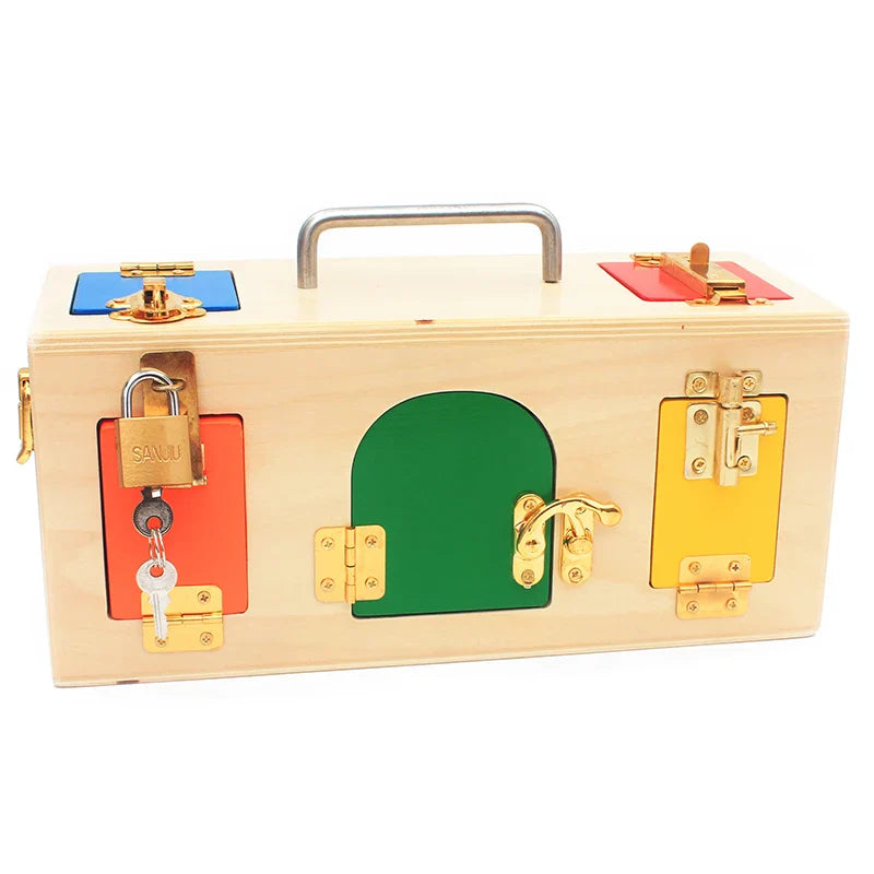 Boîte à Serrures Montessori : un jeu d’exploration pour les petites mains curieuses