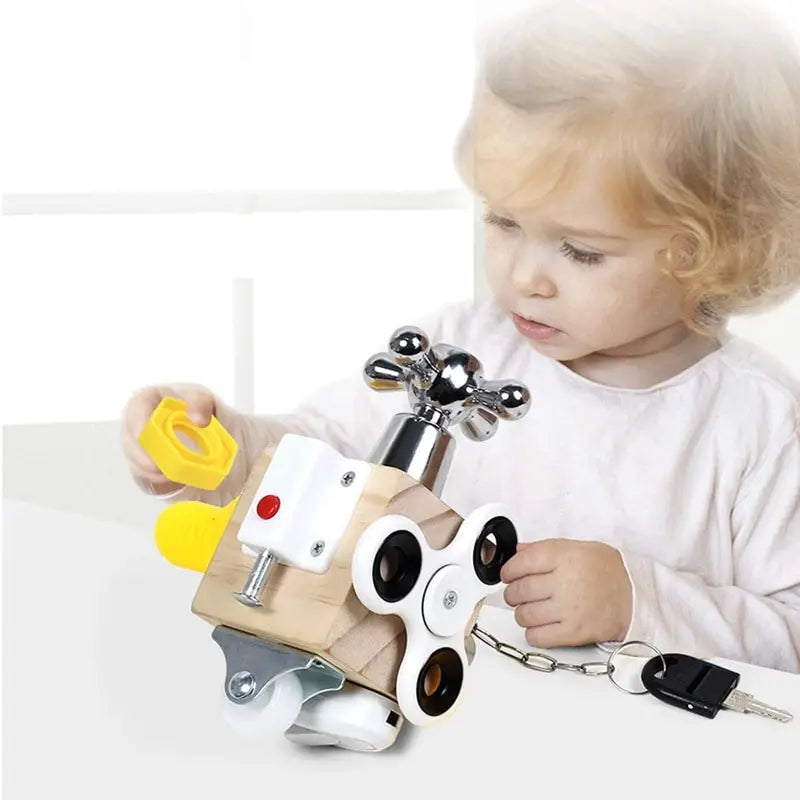 Cube d'Activités Montessori 7-en-1 – Un Monde de Découvertes au Creux des Mains