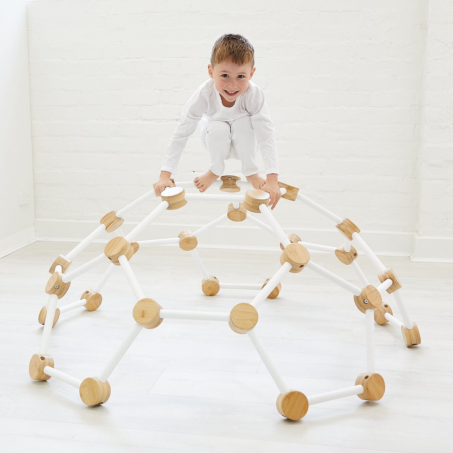 Dôme d'Escalade Montessori – Une Aventure Grimpante pour Développer Force et Agilité