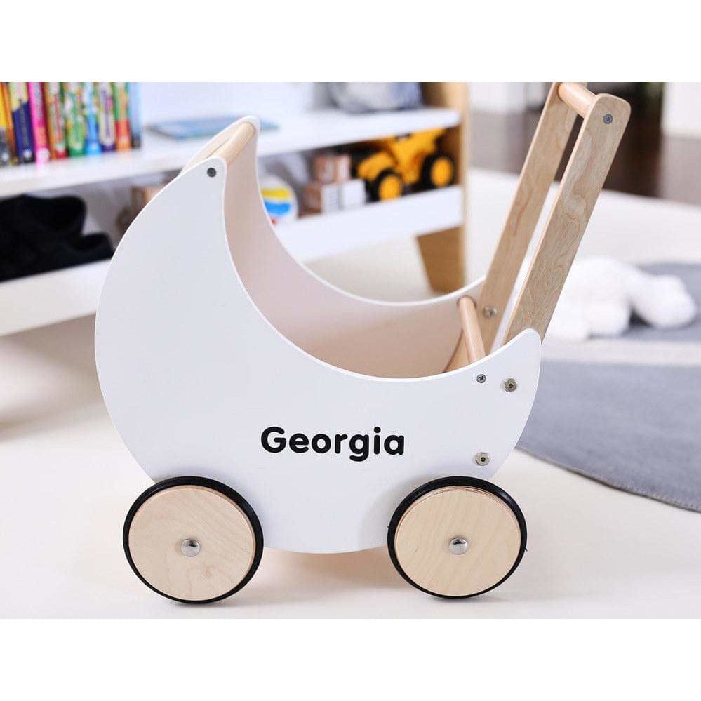 Poussette en Bois en Forme de Lune – Pour des Promenades Enchantées avec les Poupées