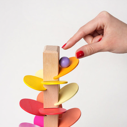 Arbre Arc-en-Ciel Montessori – L’éveil par les sons et les couleurs