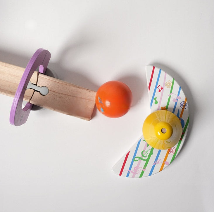 Circuit Musical à Billes Montessori – L’éveil sensoriel qui fait mouche