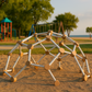 Dôme d'Escalade Montessori – Une Aventure Grimpante pour Développer Force et Agilité