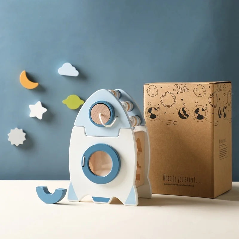 Fusée en Bois Montessori – Embarquez pour une Aventure Interstellaire