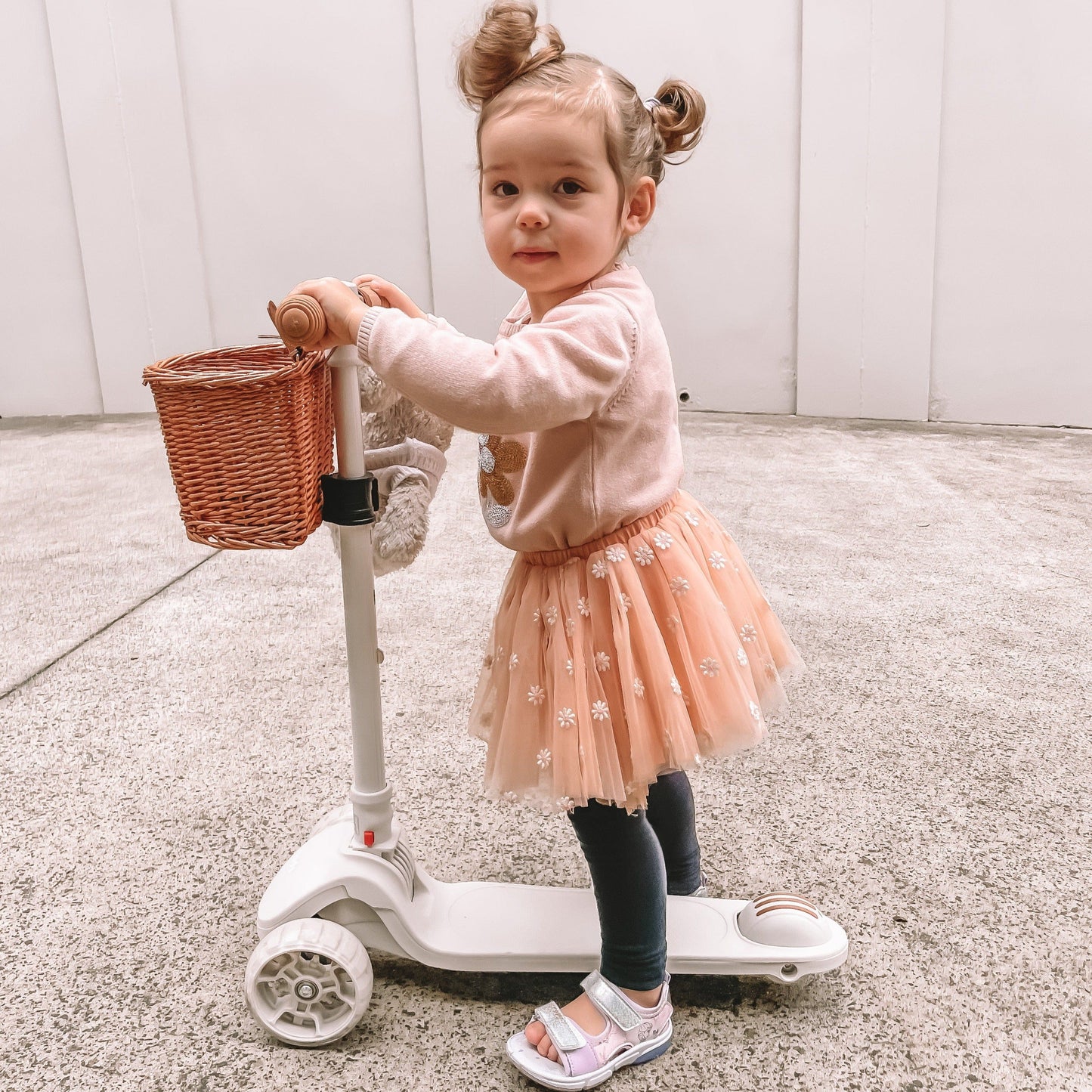 Trottinette 3 Roues avec Panier en Osier – Pour des Balades Enchantées