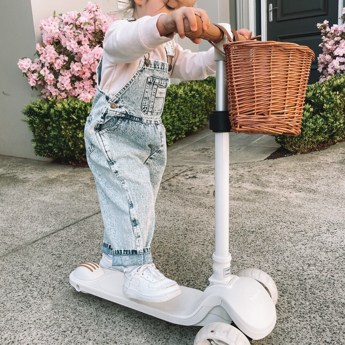 Trottinette 3 Roues avec Panier en Osier – Pour des Balades Enchantées