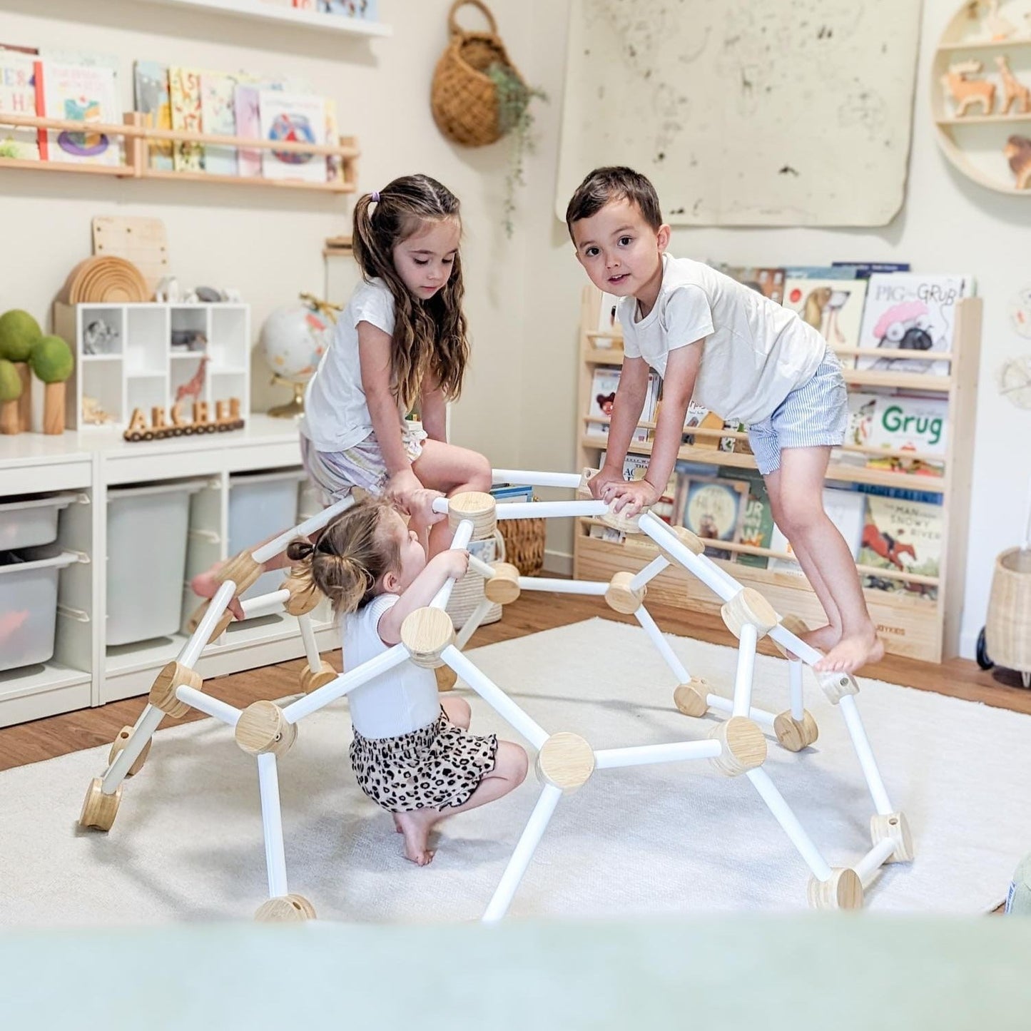 Dôme d'Escalade Montessori – Une Aventure Grimpante pour Développer Force et Agilité