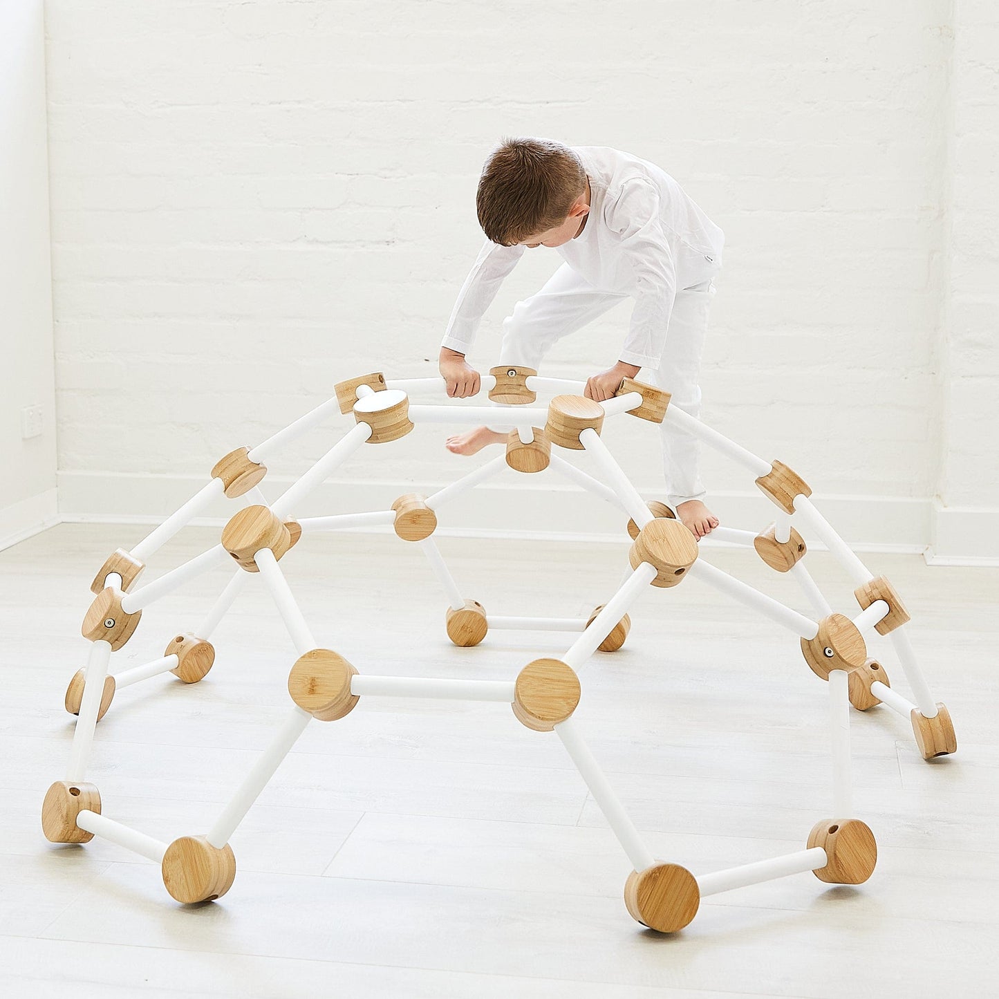 Dôme d'Escalade Montessori – Une Aventure Grimpante pour Développer Force et Agilité