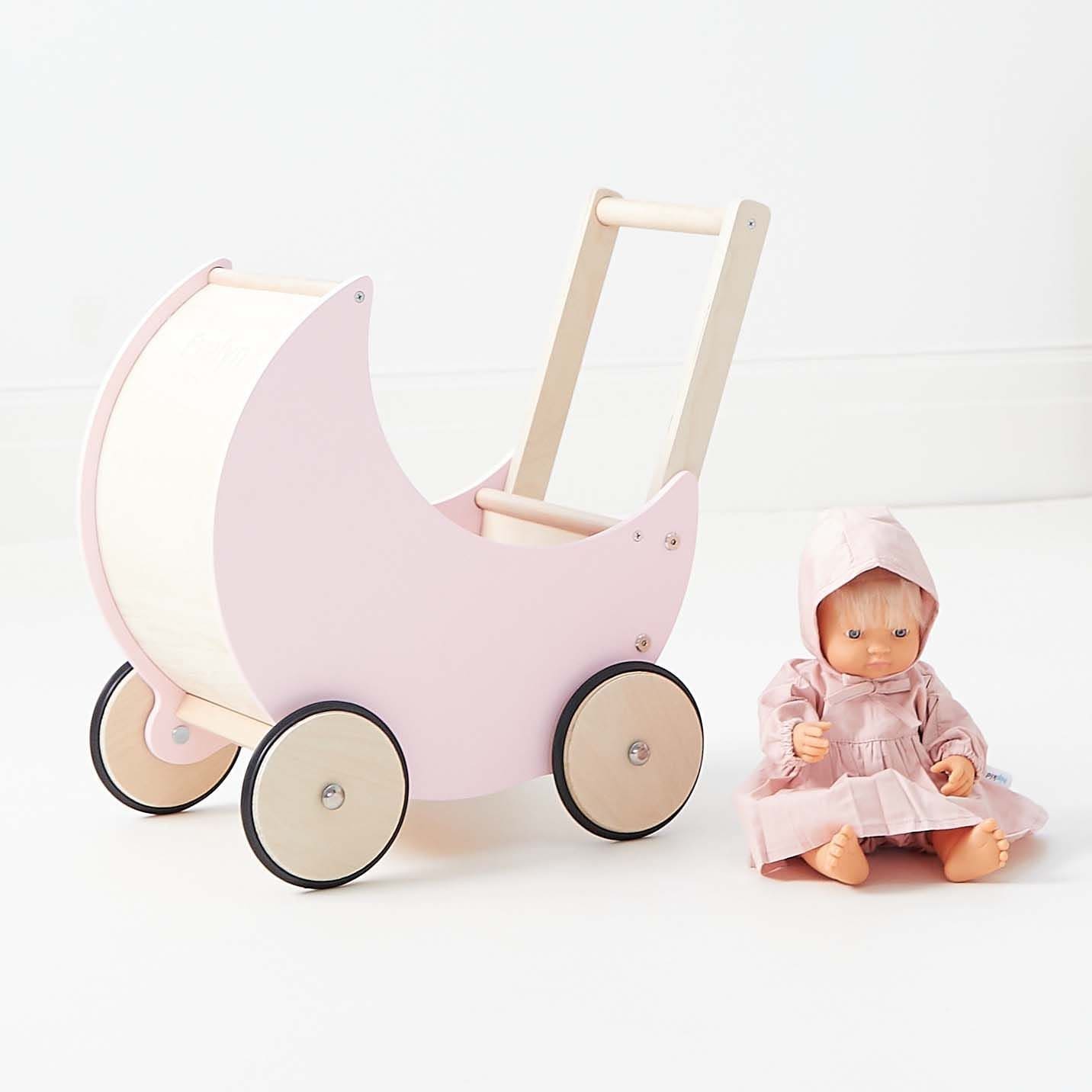 Poussette en Bois en Forme de Lune – Pour des Promenades Enchantées avec les Poupées