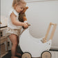 Poussette en Bois en Forme de Lune – Pour des Promenades Enchantées avec les Poupées
