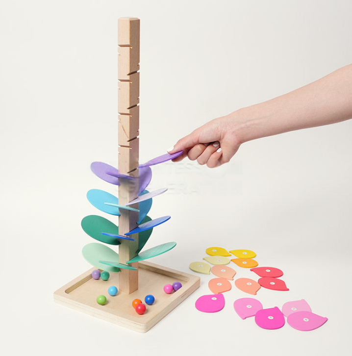 Arbre Arc-en-Ciel Montessori – L’éveil par les sons et les couleurs
